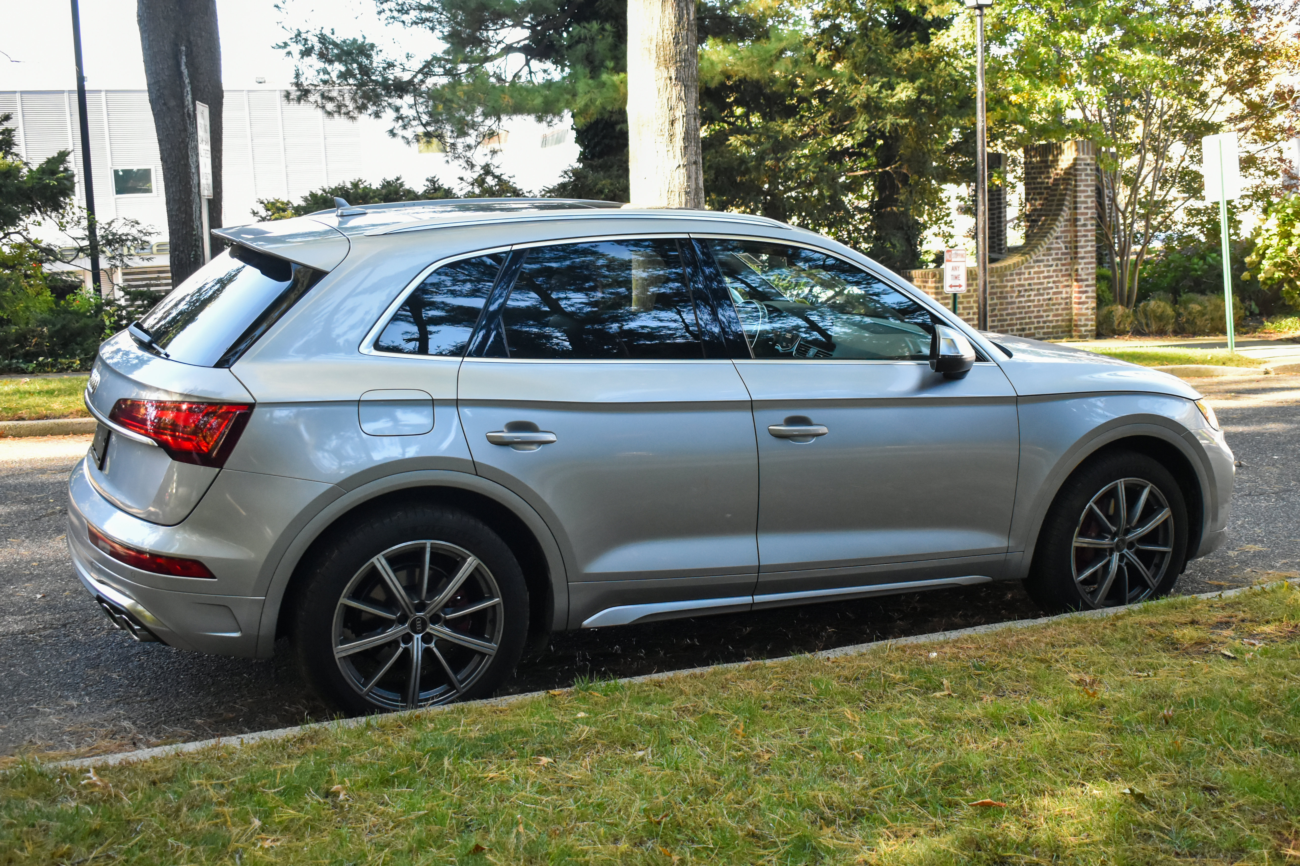 Used 2021 Audi SQ5 Premium Plus w/ Premium Plus Package AWD/4WD image 9