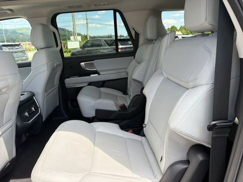 Used 2025 Ford Expedition Max Platinum w/ Driver's Package AWD/4WD image 13