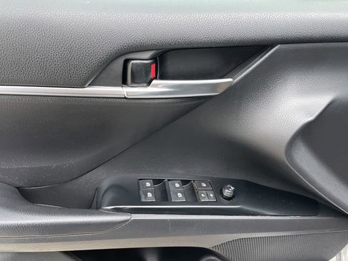 Used 2020 Toyota Camry SE FWD image 22