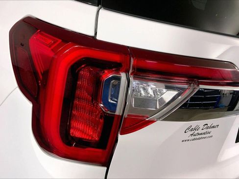 Used 2023 GMC Acadia SLT image 28