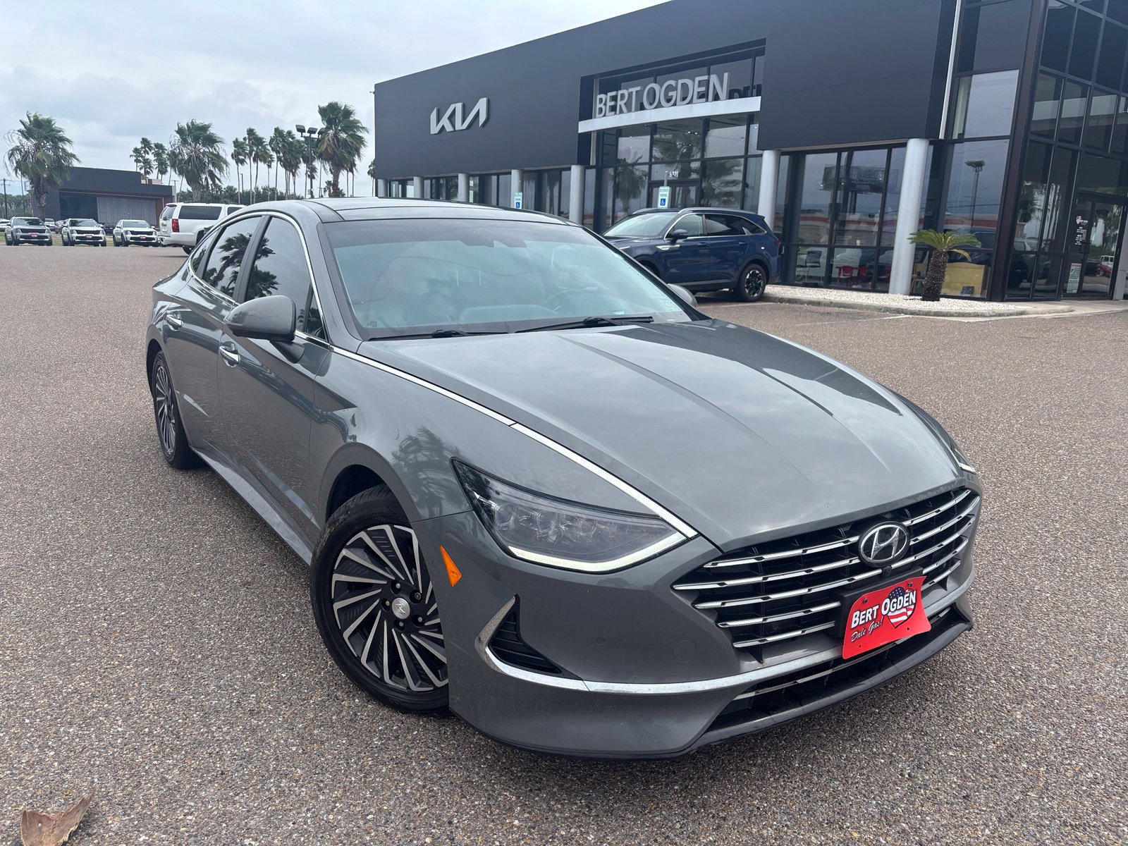 Used 2023 Hyundai Sonata Limited FWD image 1