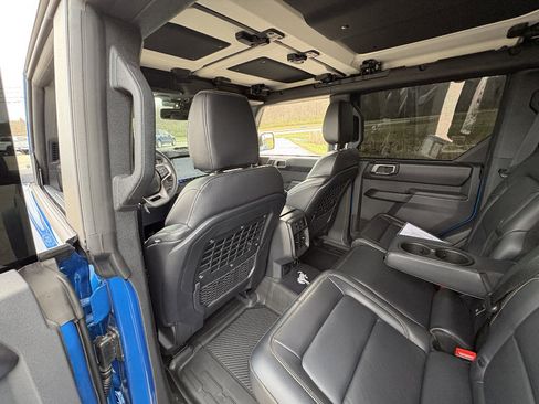 Used 2025 Ford Bronco Badlands image 18