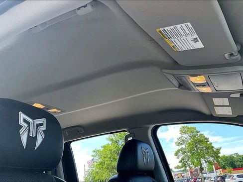 Used 2021 Nissan Titan SV w/ SV Convenience Package AWD/4WD image 27