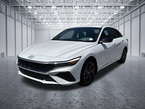 Used 2026 Hyundai Elantra Sport FWD image 3