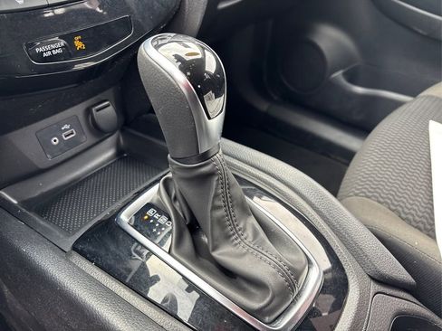 Used 2021 Nissan Rogue Sport S image 33