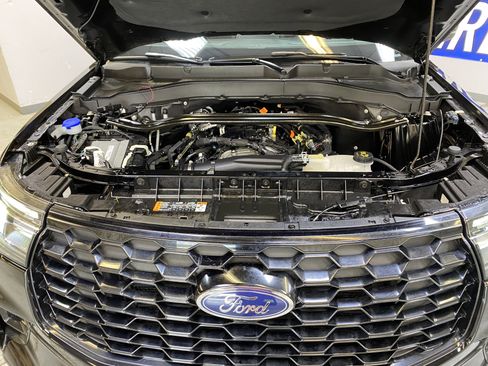 Used 2025 Ford Explorer ST-Line image 9