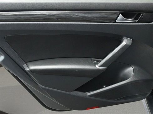 Used 2021 Volkswagen Passat 2.0T R-Line image 13