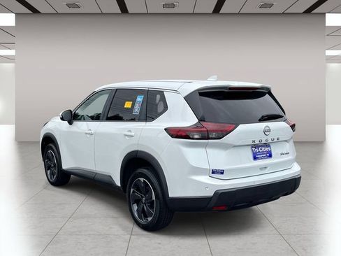 Used 2024 Nissan Rogue SV AWD/4WD image 7
