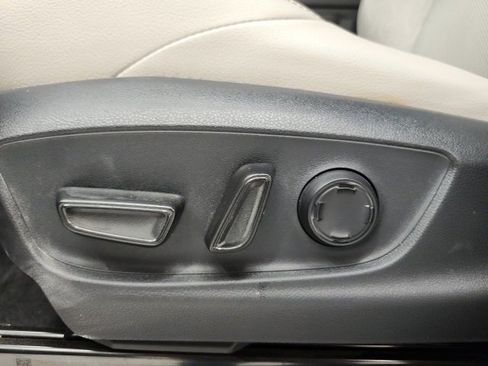 Used 2025 Toyota Tacoma Limited image 21