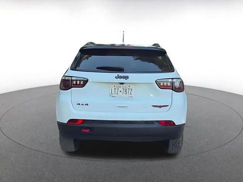 Used 2025 Jeep Compass Trailhawk AWD/4WD image 12