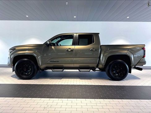Used 2024 Toyota Tacoma TRD Sport AWD/4WD image 2