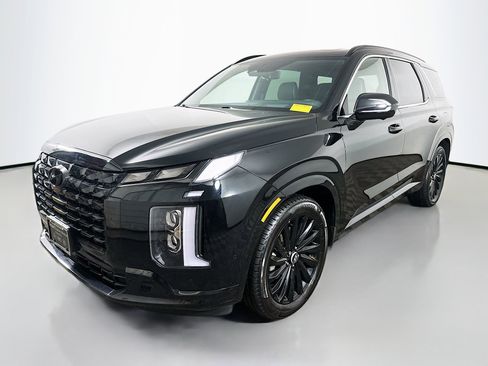 Used 2024 Hyundai Palisade Calligraphy image 3