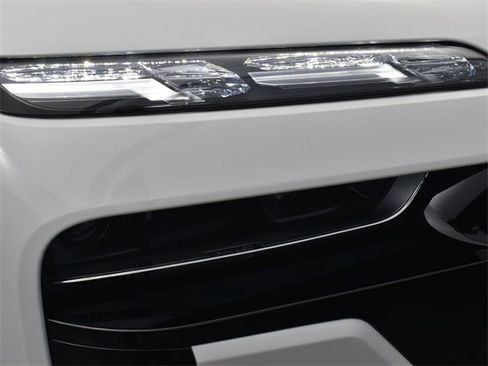 New 2024 BMW 750e xDrive w/ Executive Package image 28