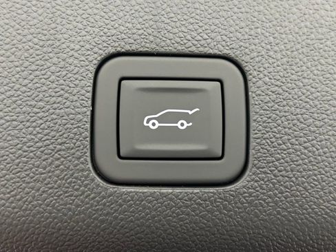 New 2026 GMC Yukon Denali w/ Sun & Power Step Package image 12