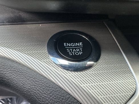 Used 2022 Ford Explorer XLT w/ Equipment Group 202A image 16