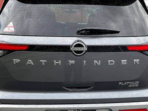 Used 2025 Nissan Pathfinder Platinum image 25