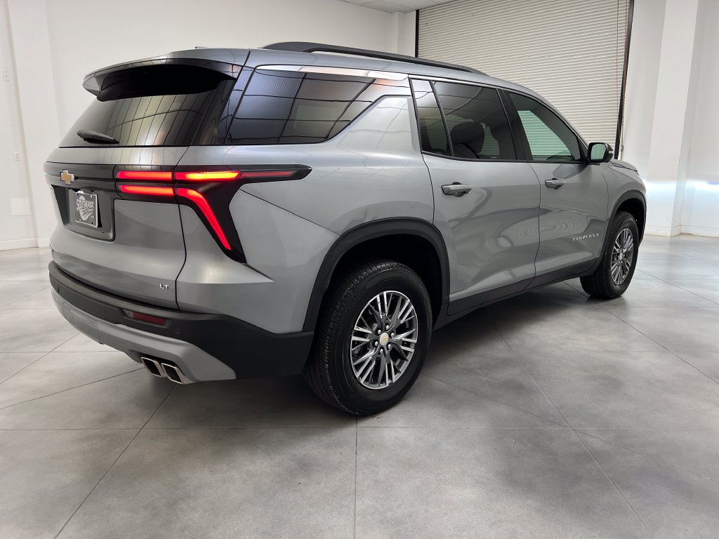 Used 2024 Chevrolet Traverse LT FWD image 9