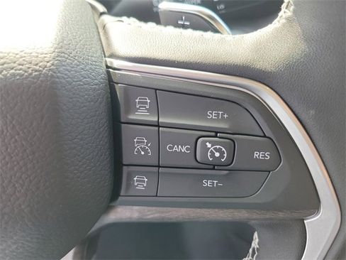 New 2025 Jeep Grand Cherokee Limited image 25