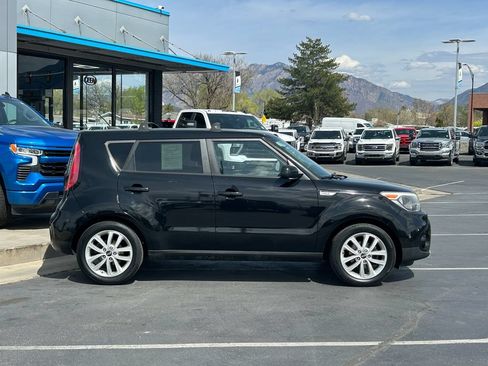Used 2017 Kia Soul + FWD image 2