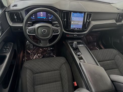 Used 2023 Volvo XC60 B5 Core FWD image 17