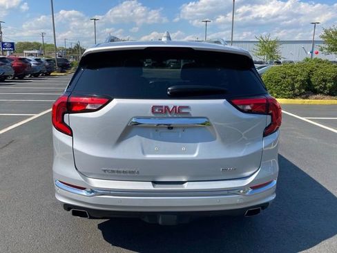 Used 2019 GMC Terrain Denali w/ Advanced Safety Package AWD/4WD image 4
