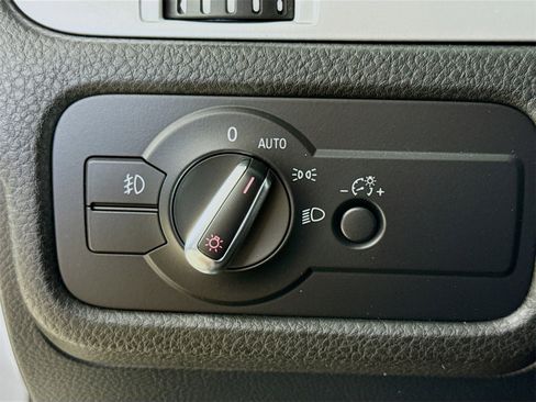Used 2014 Volkswagen Touareg VR6 image 10