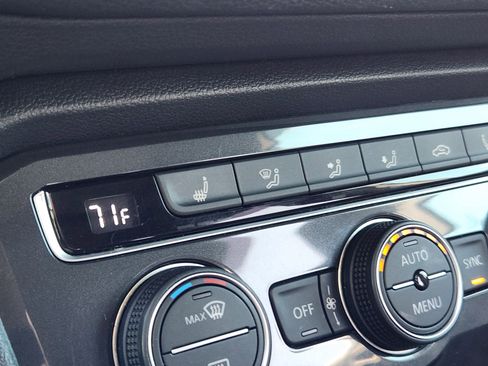 Used 2020 Volkswagen Tiguan SE R-Line image 26