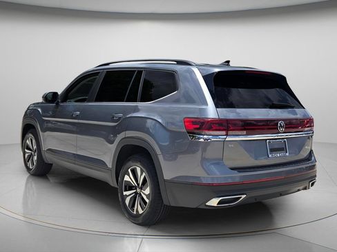 Certified 2025 Volkswagen Atlas SE FWD image 8