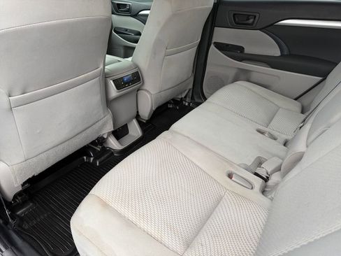 Used 2019 Toyota Highlander LE image 13