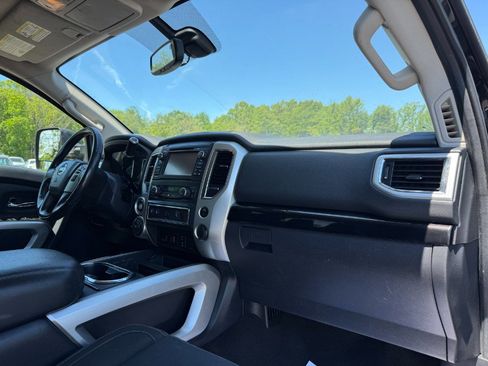 Used 2017 Nissan Titan PRO-4X AWD/4WD image 19
