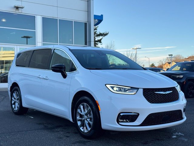 New 2026 Chrysler Pacifica Select AWD/4WD image 3