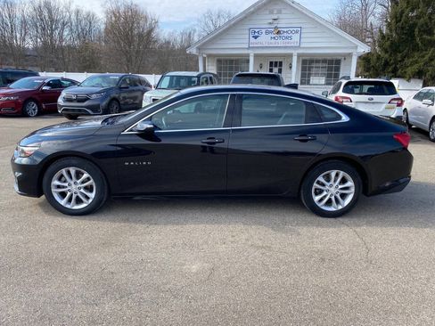 Used 2017 Chevrolet Malibu LT image 2