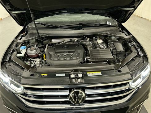 Certified 2024 Volkswagen Tiguan SEL R-Line image 11