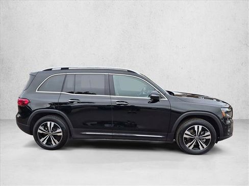 Used 2025 Mercedes-Benz GLB 250 4MATIC image 4