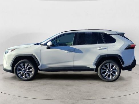 Used 2019 Toyota RAV4 XLE Premium image 2