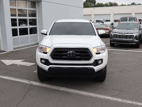 Used 2023 Toyota Tacoma SR5 w/ Technology Package AWD/4WD image 3