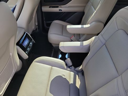 Certified 2022 Lincoln Aviator Reserve w/ Elements Package Plus RWD image 10