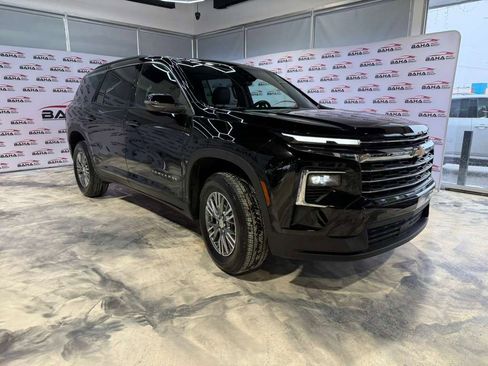 Used 2025 Chevrolet Traverse LT image 5