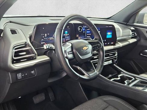 Used 2024 Chevrolet Traverse LT FWD image 9
