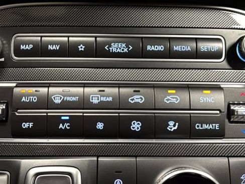 Used 2023 Hyundai Santa Fe SEL w/ Premium Package AWD/4WD image 18