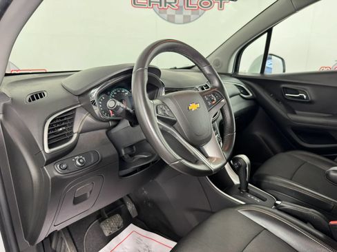 Used 2017 Chevrolet Trax LT w/ LT Convenience Package FWD image 10