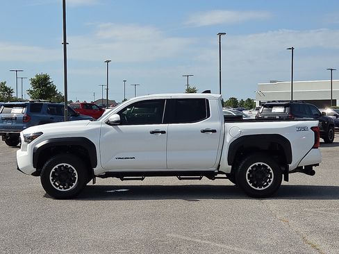 Used 2024 Toyota Tacoma TRD Off-Road w/ TRD Off Road Upgrade Package AWD/4WD image 3
