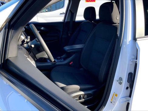 Used 2023 GMC Terrain SLE w/ Driver Convenience Package image 8