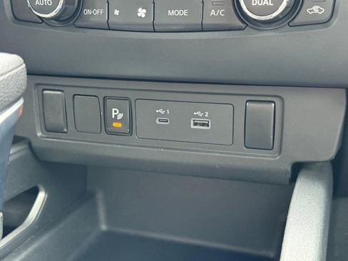 Used 2022 Nissan Frontier SV w/ Technology Package image 30