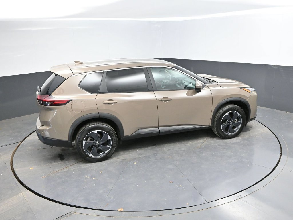 Used 2025 Nissan Rogue SV AWD/4WD image 27