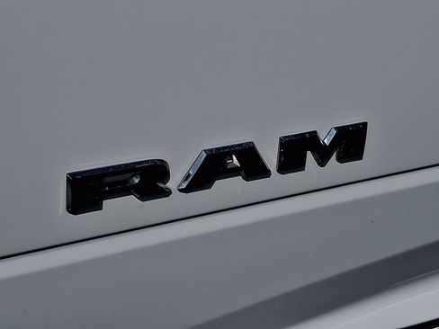 Used 2025 RAM 2500 Big Horn AWD/4WD image 30