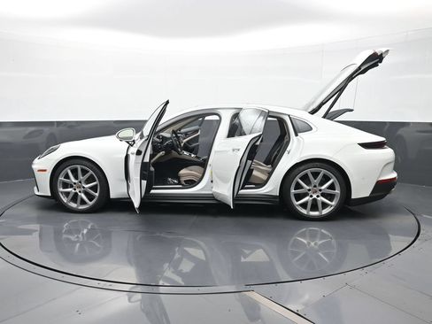 Certified 2026 Porsche Panamera w/ Premium Package RWD image 29