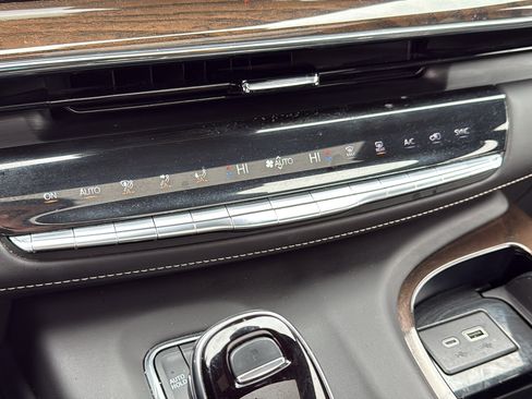 Certified 2024 Cadillac Escalade Premium Luxury Platinum AWD/4WD image 21