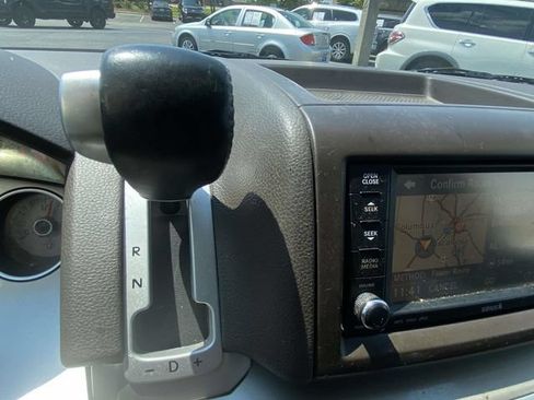 Used 2012 Volkswagen Routan SEL FWD image 20