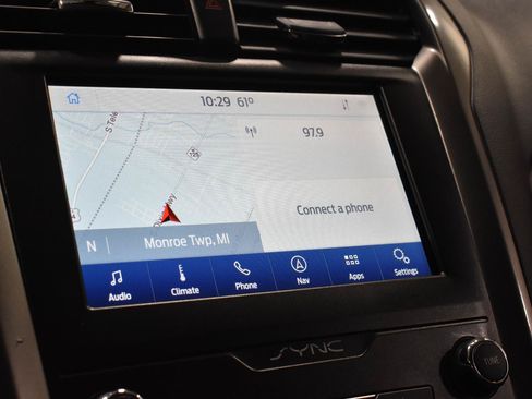 Used 2020 Ford Fusion SE FWD image 16